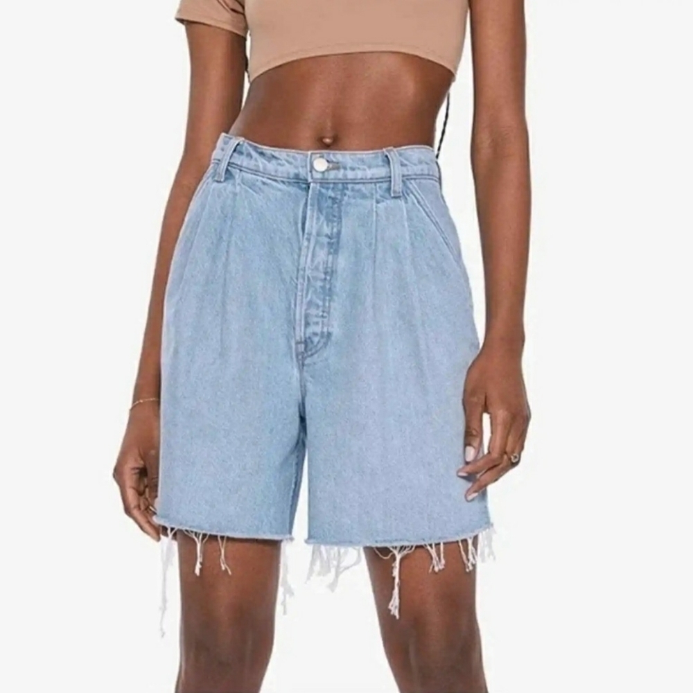 Mother Snacks Double Pleated Fun Dip Short Fray Denim Shorts